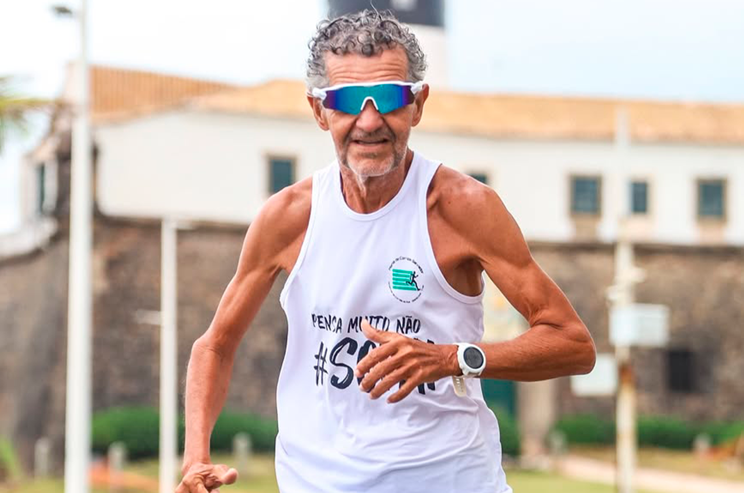 Aos 65 anos, Morde Chapa celebra aniversário com desafio de 65 km e mantém rotina de uma maratona por dia